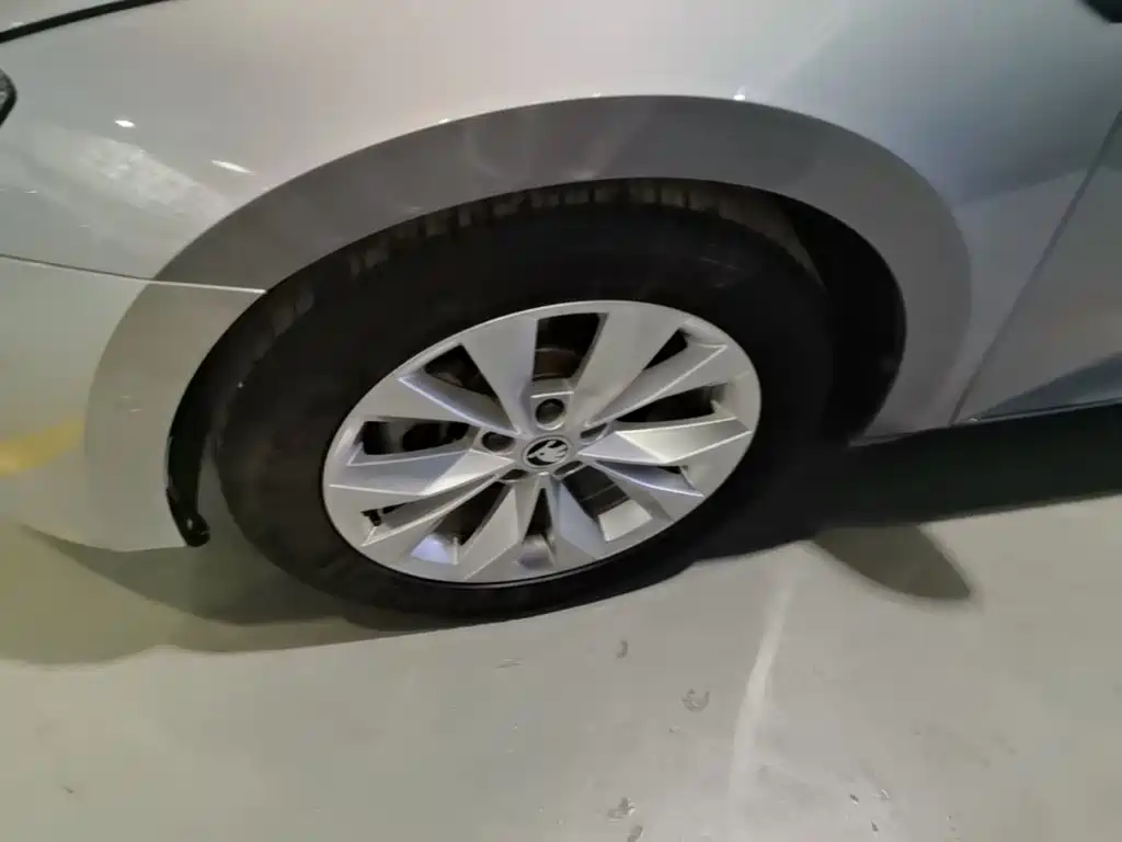 Skoda Superb — миниатюра 23