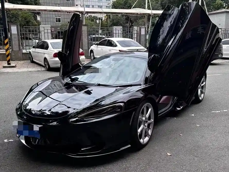 McLaren GT