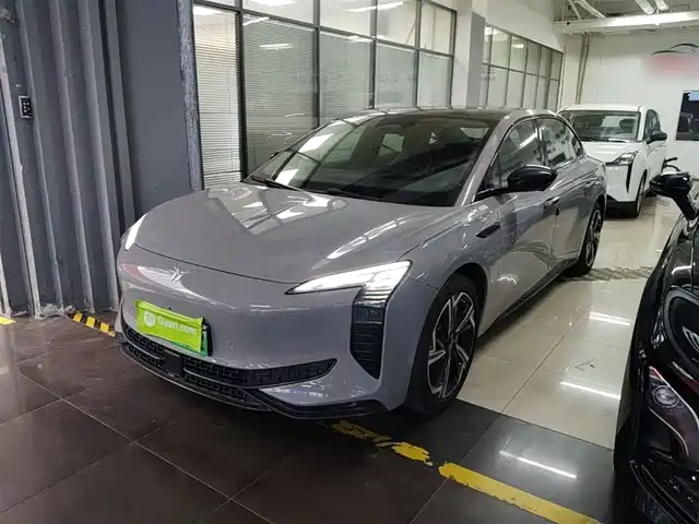 2024 Hongqi EH7