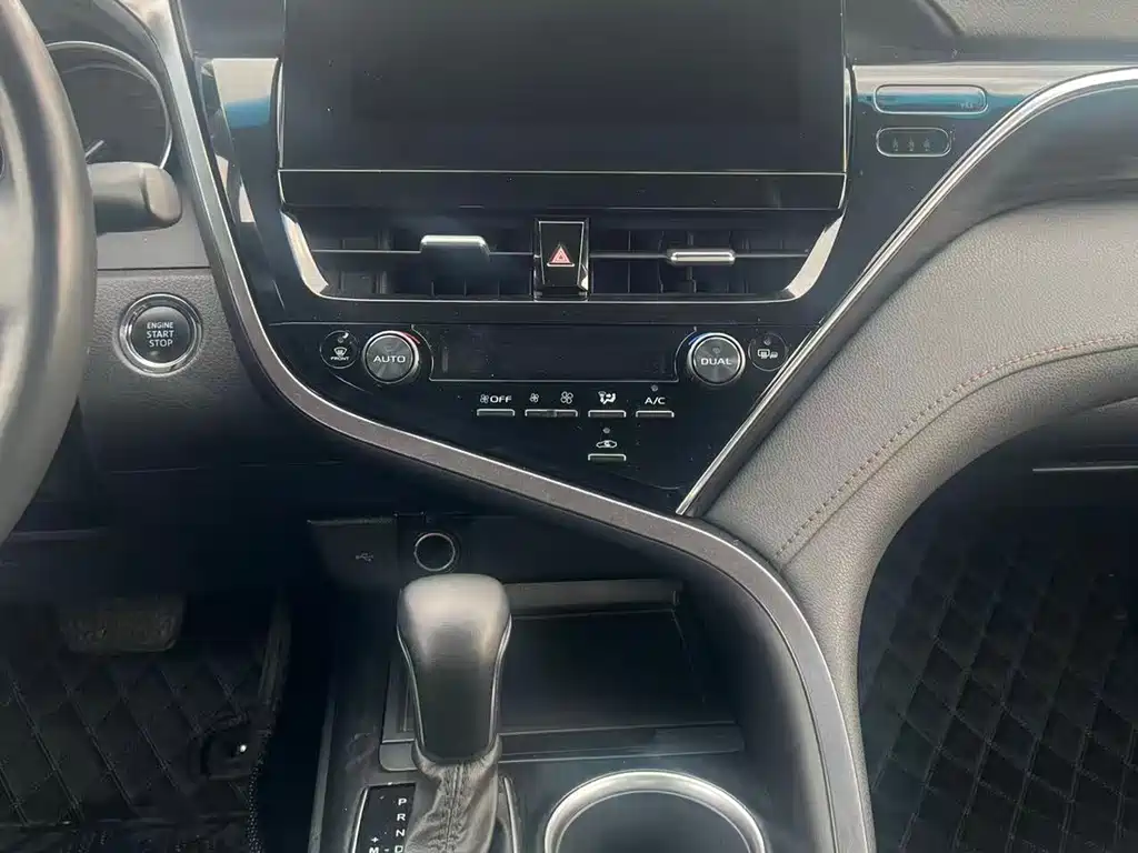 Toyota Camry 2021 2.0G Luxury