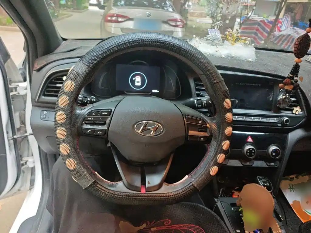 Hyundai Elantra — миниатюра 11