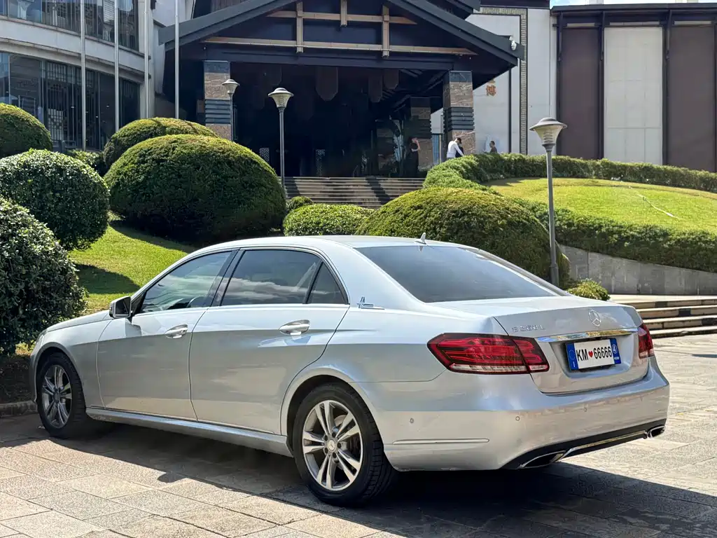 Mercedes-Benz E-Class — миниатюра 8