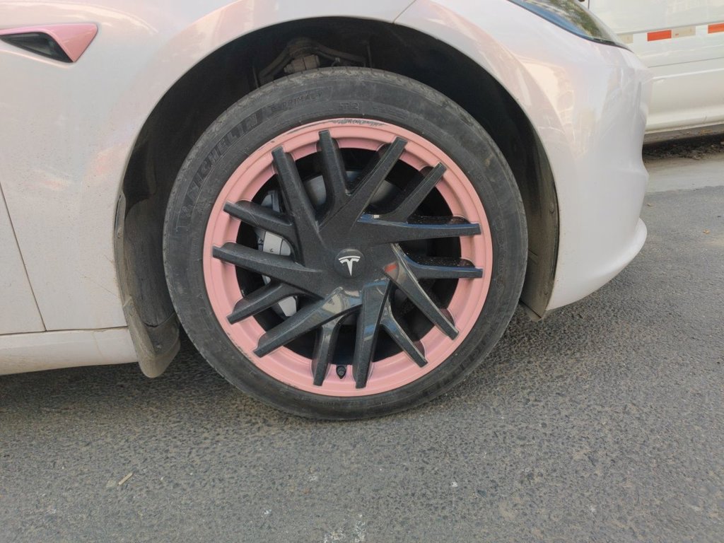 Tesla Model 3 — миниатюра 8