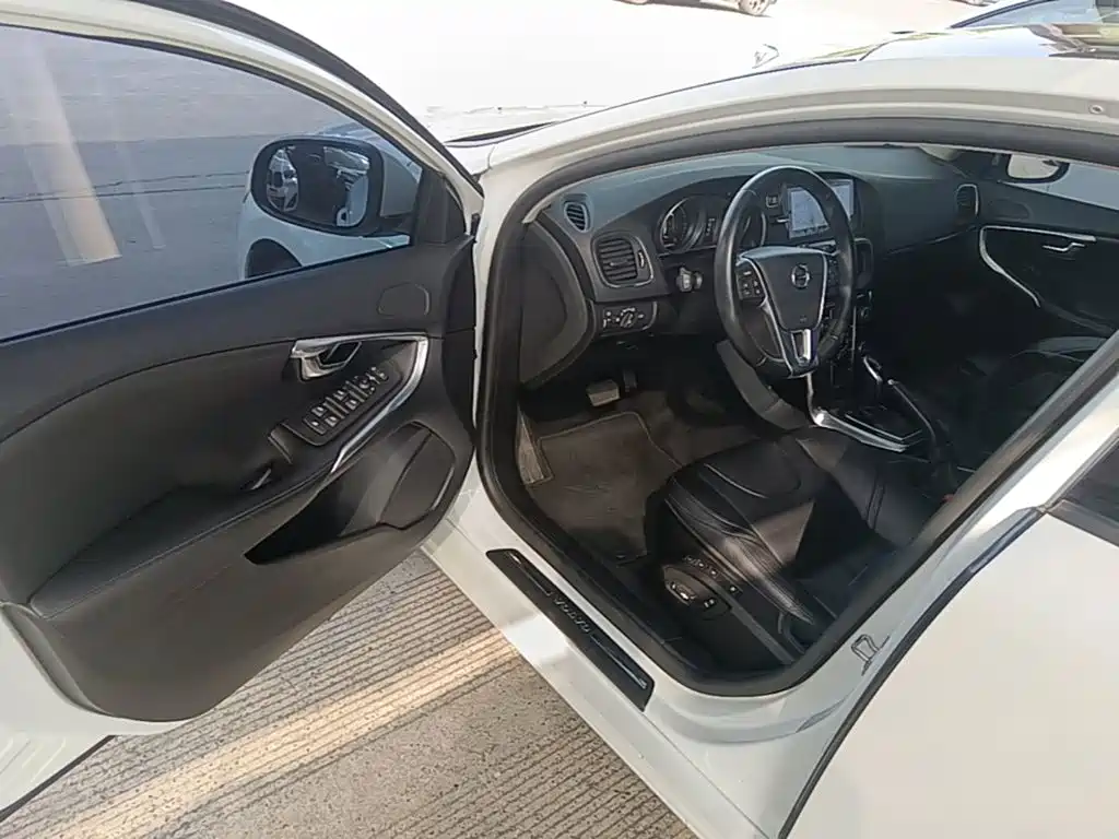 Volvo V40 — миниатюра 16