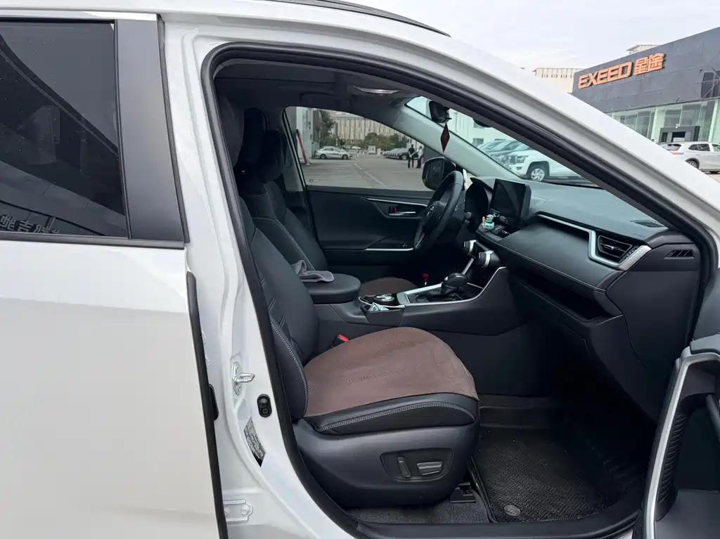 Toyota RAV4 — миниатюра 14