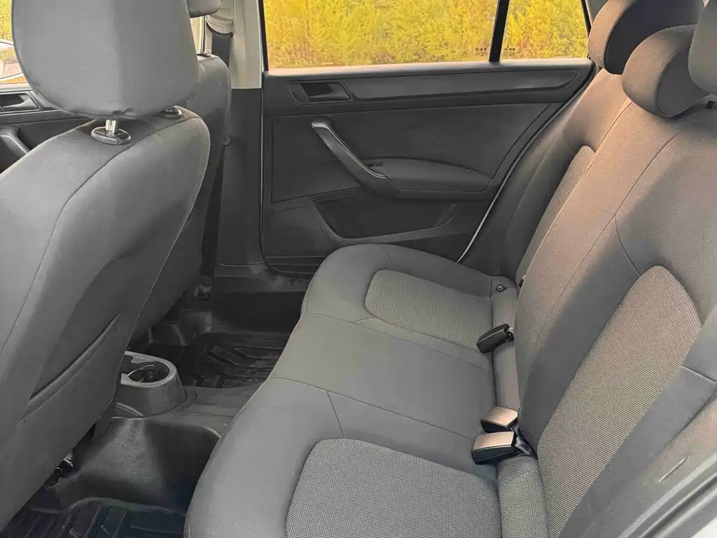 Skoda Rapid Spaceback — миниатюра 8