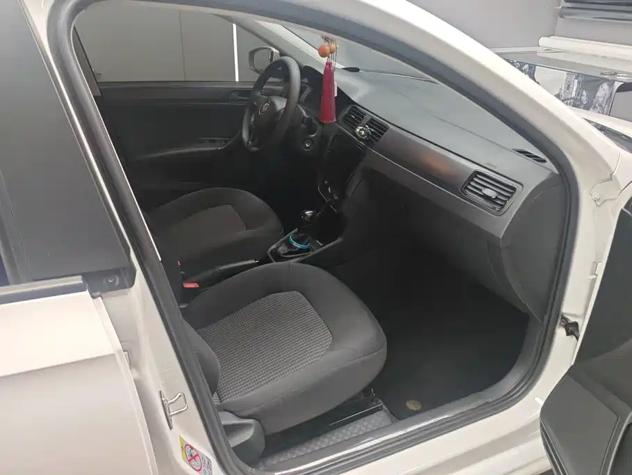 Volkswagen Santana — миниатюра 8