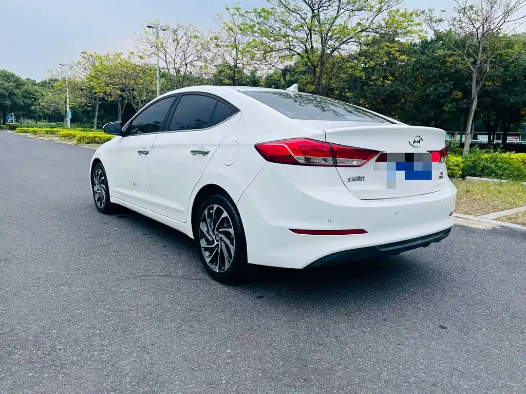 Hyundai Elantra — миниатюра 7
