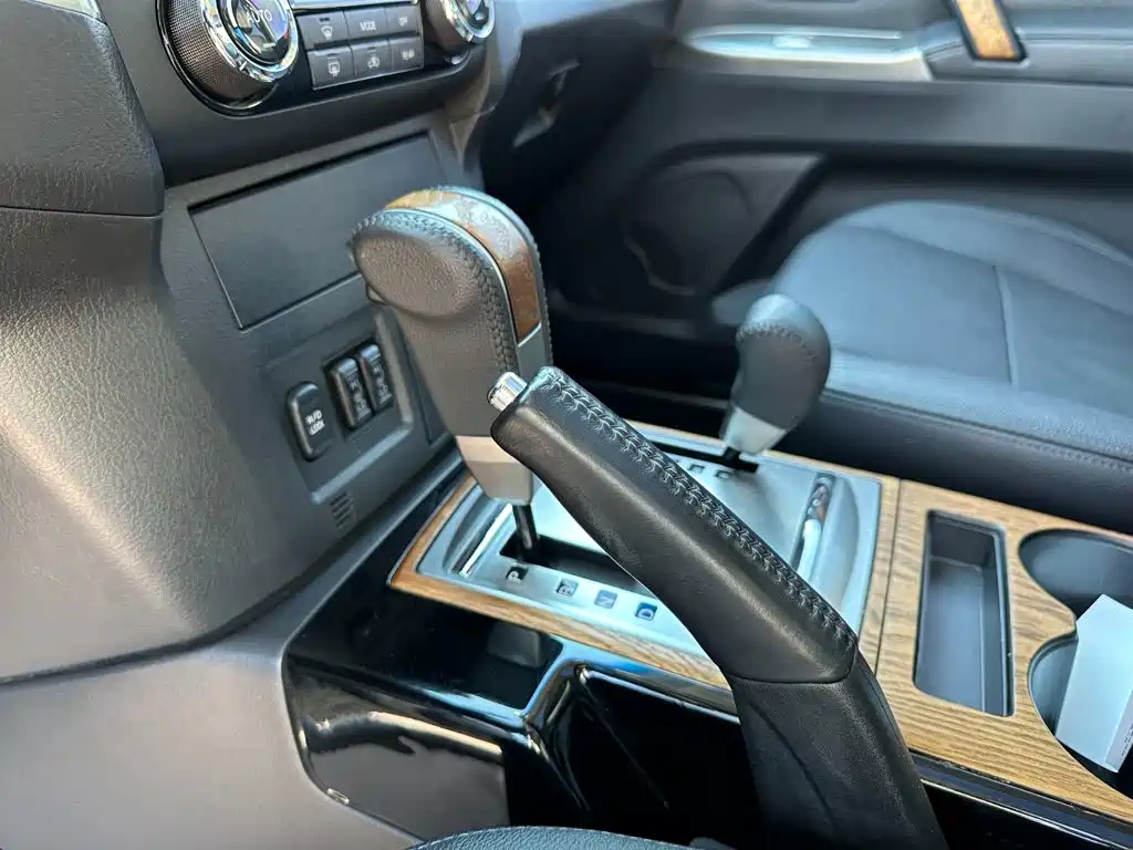 Mitsubishi Pajero (Import) — миниатюра 15