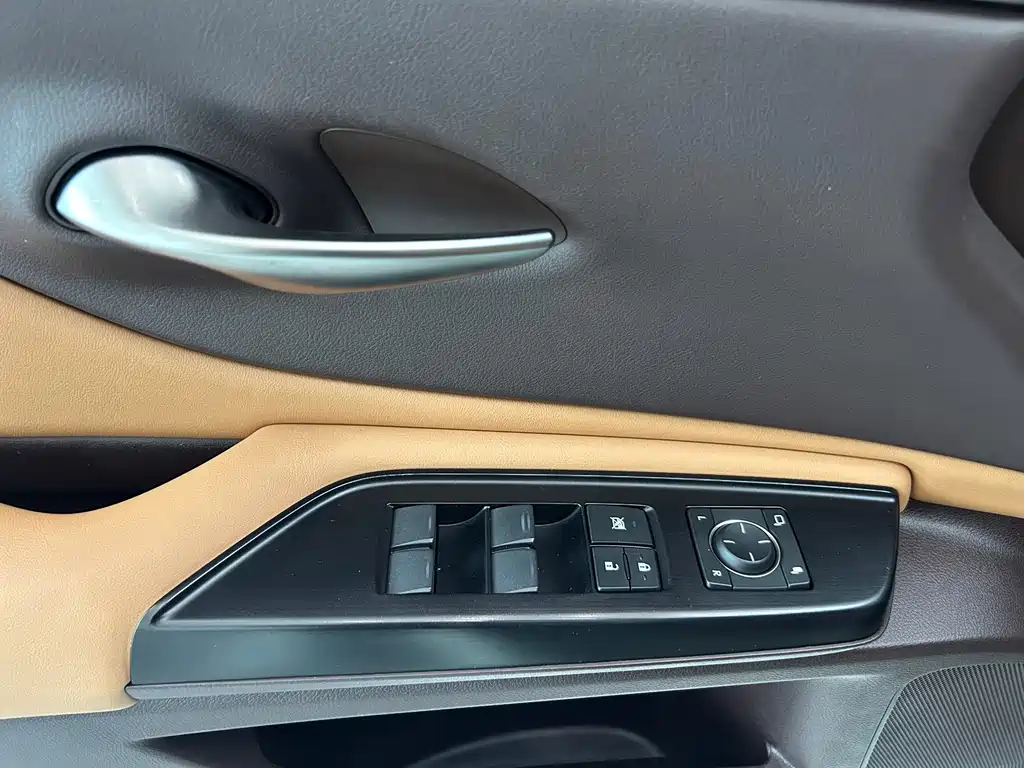 Lexus ES — миниатюра 15