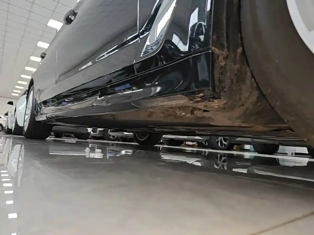 BMW 5 Series — миниатюра 21