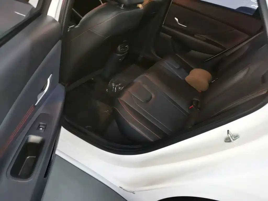 Hyundai Elantra — миниатюра 17