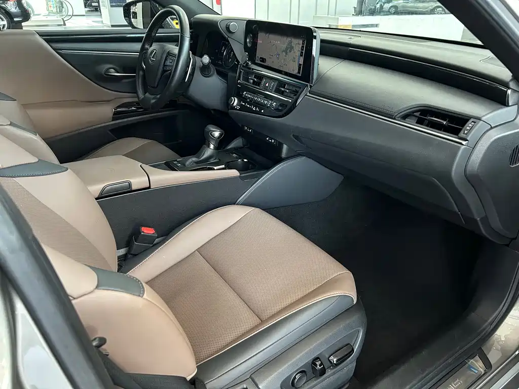 Lexus ES — миниатюра 12