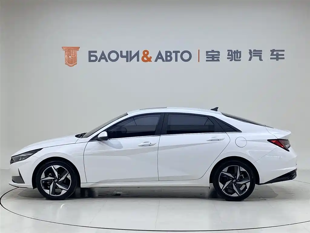 Hyundai Elantra 2022 1.5L CVT LUX Luxury