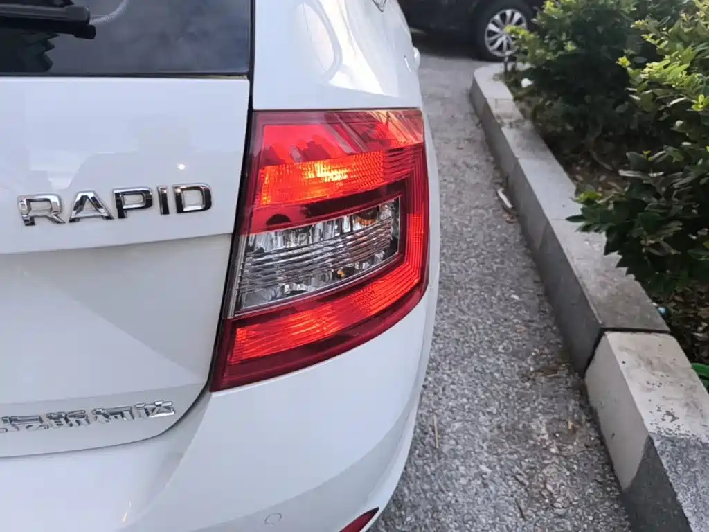 Skoda Rapid Spaceback — миниатюра 8
