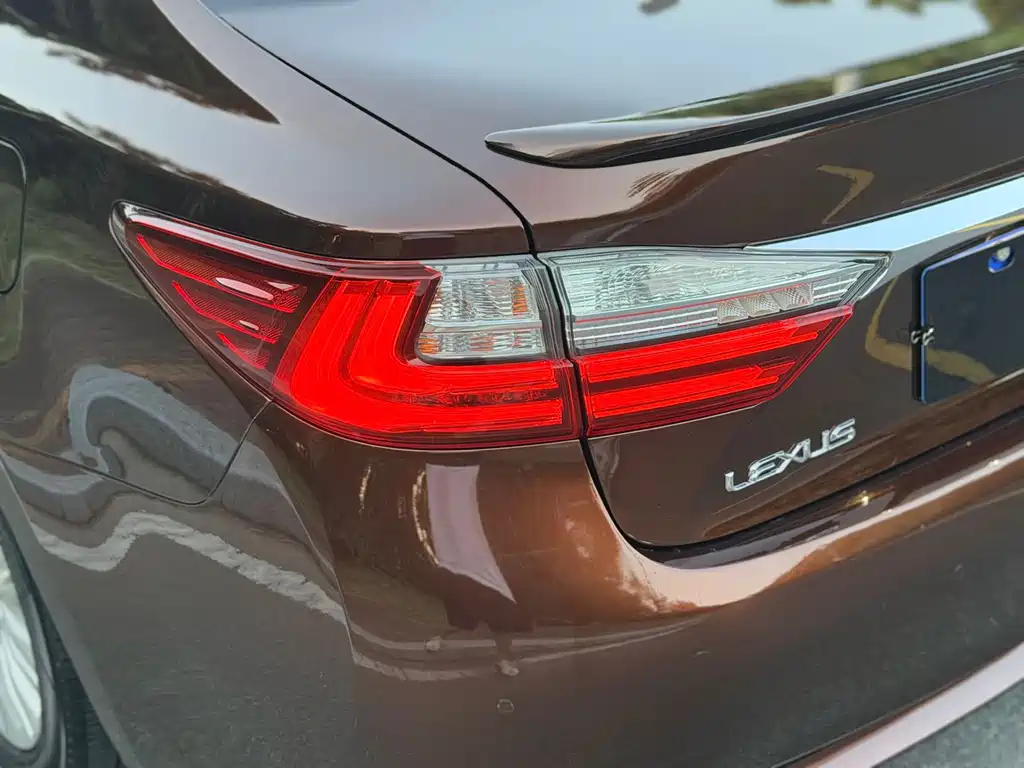 Lexus ES — миниатюра 13