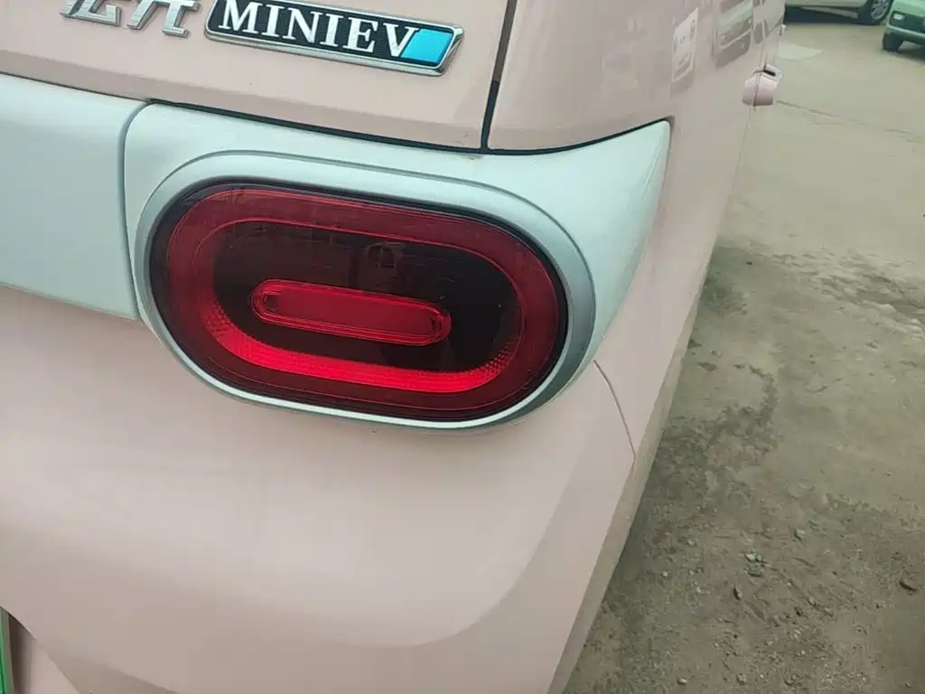 Wuling MINIEV — миниатюра 8