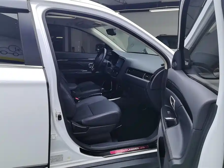 Mitsubishi Outlander 2018 2.0L 7 мест