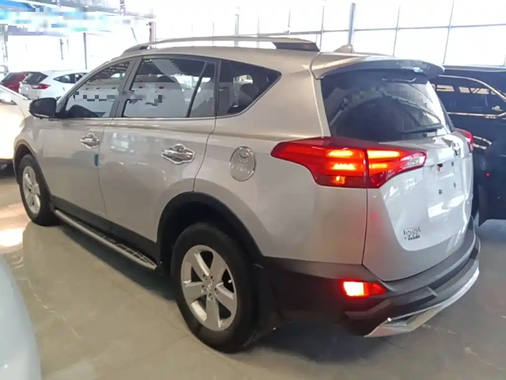 Toyota RAV4 — миниатюра 5