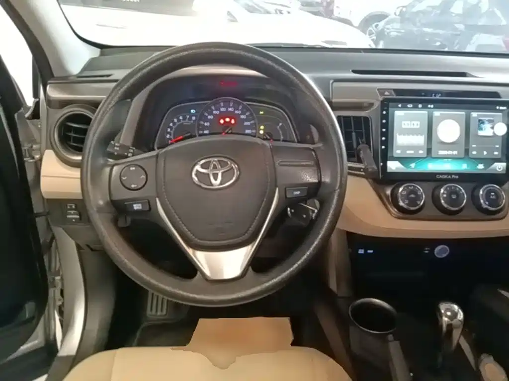 Toyota RAV4 — миниатюра 11