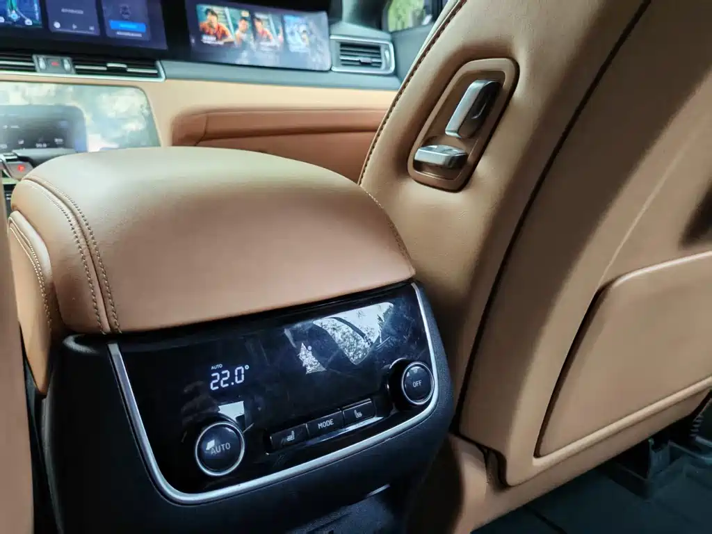 Li Auto Li ONE — миниатюра 12