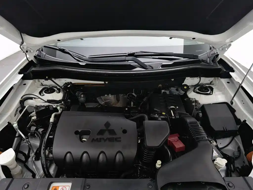 Mitsubishi Outlander (Import) — миниатюра 6