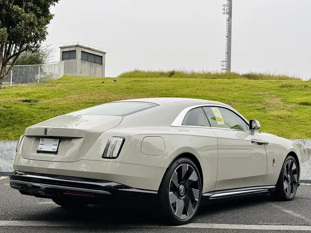Rolls-Royce Phantom — миниатюра 10
