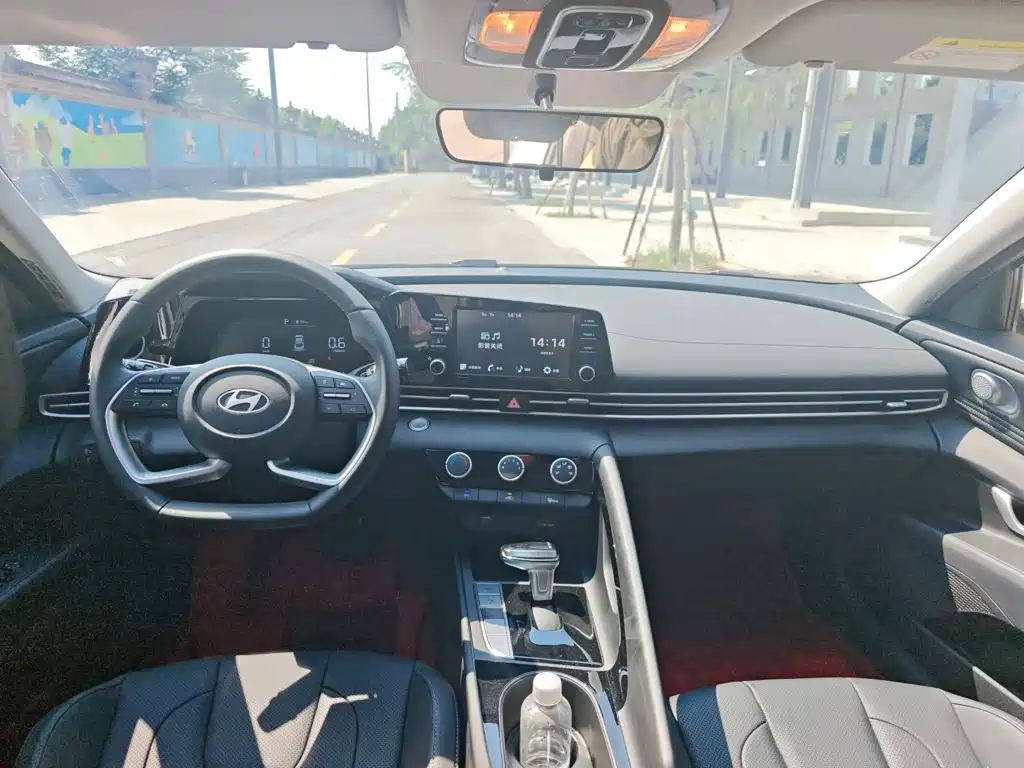 Hyundai Elantra — миниатюра 17
