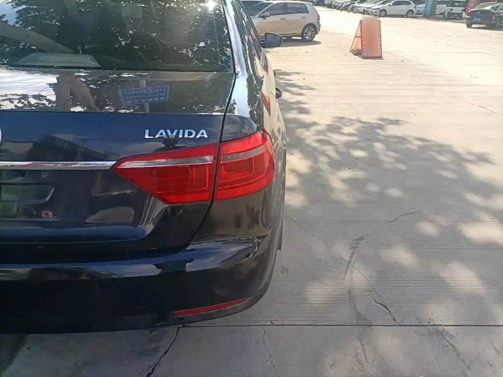 Volkswagen Lavida 2013 1.6L MT Comfort