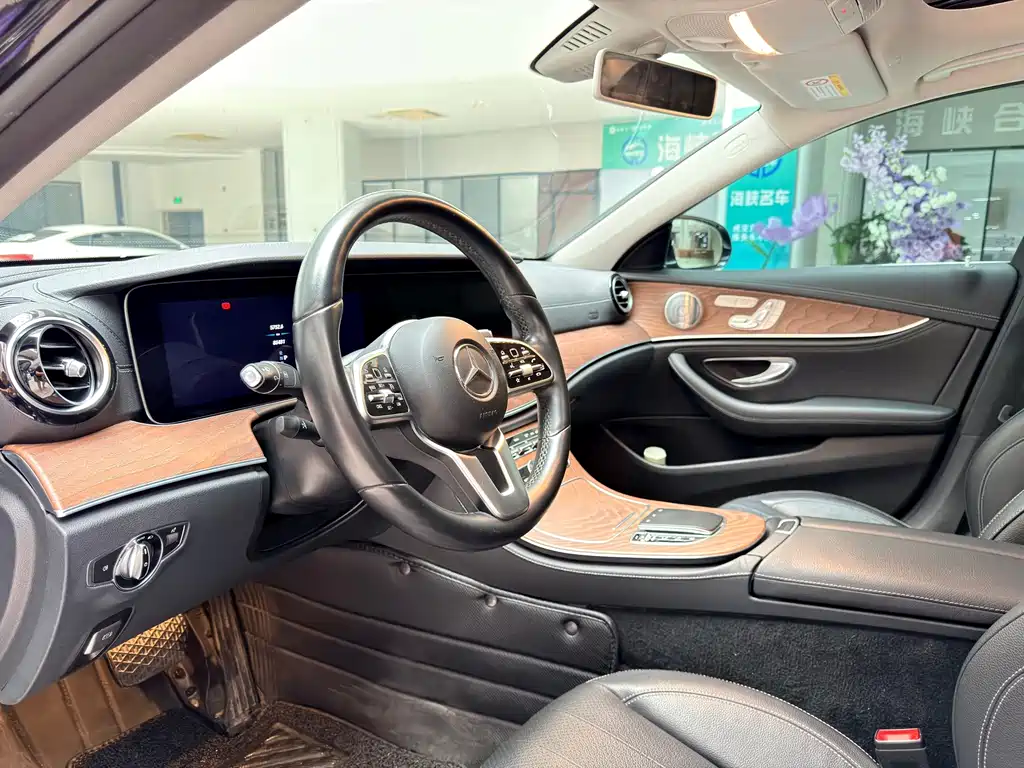 Mercedes-Benz E-Class — миниатюра 4