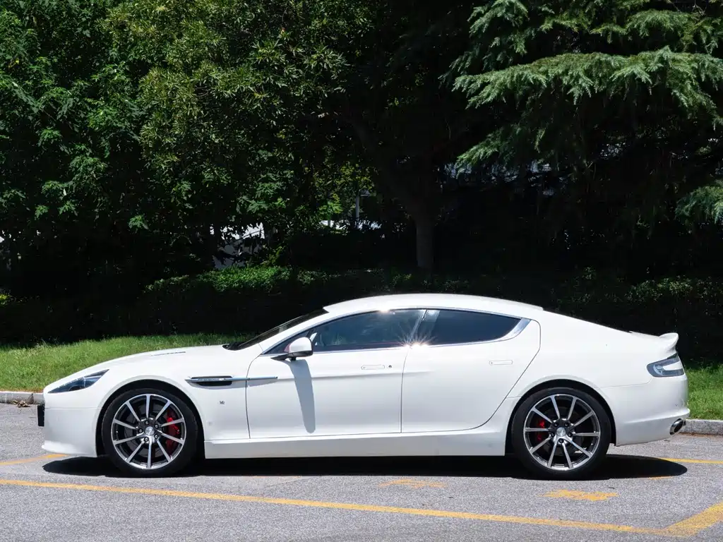 Aston Martin Rapide — миниатюра 5