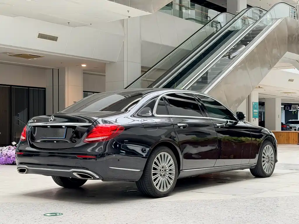 Mercedes-Benz E-Class — миниатюра 9