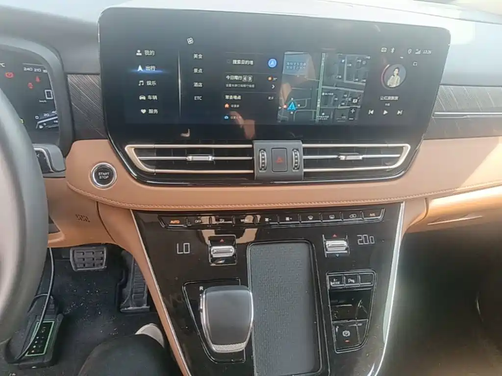Hongqi Hongqi HQ9 PHEV — миниатюра 13