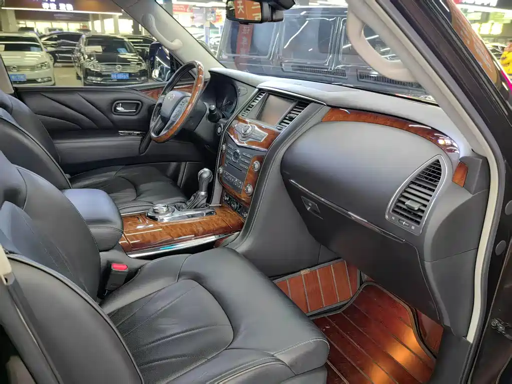 Infiniti QX80 2016 5.6L 4WD
