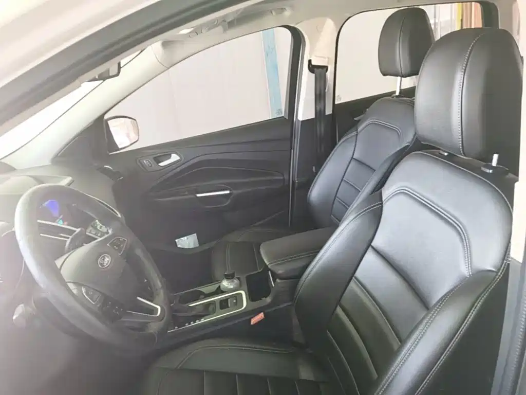 Ford Kuga — миниатюра 22