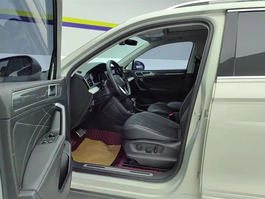 Volkswagen Tiguan L L 2022 330TSI AT R-Line
