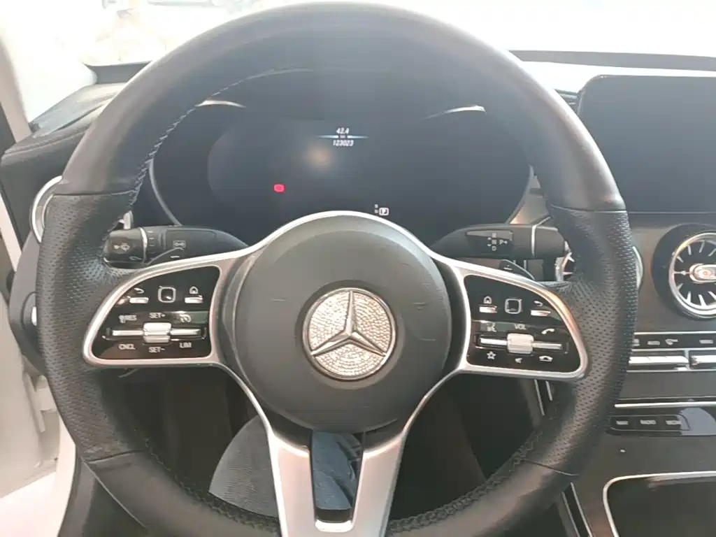 Mercedes-Benz C-Class — миниатюра 11