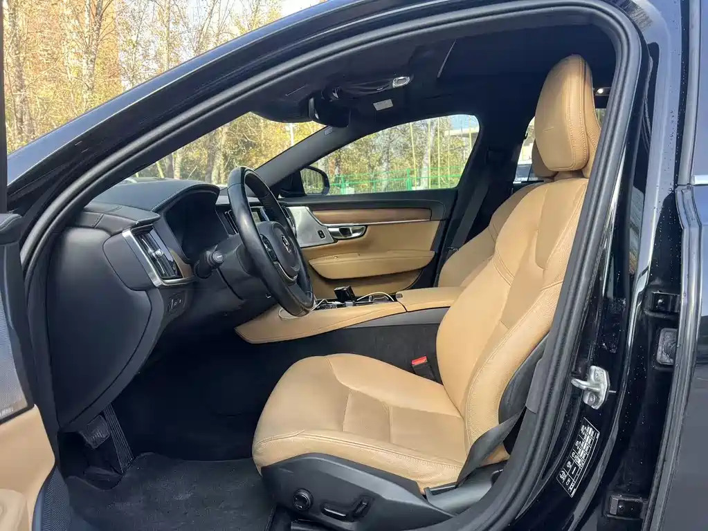 VOLVO S90 PLUG IN HYBRID