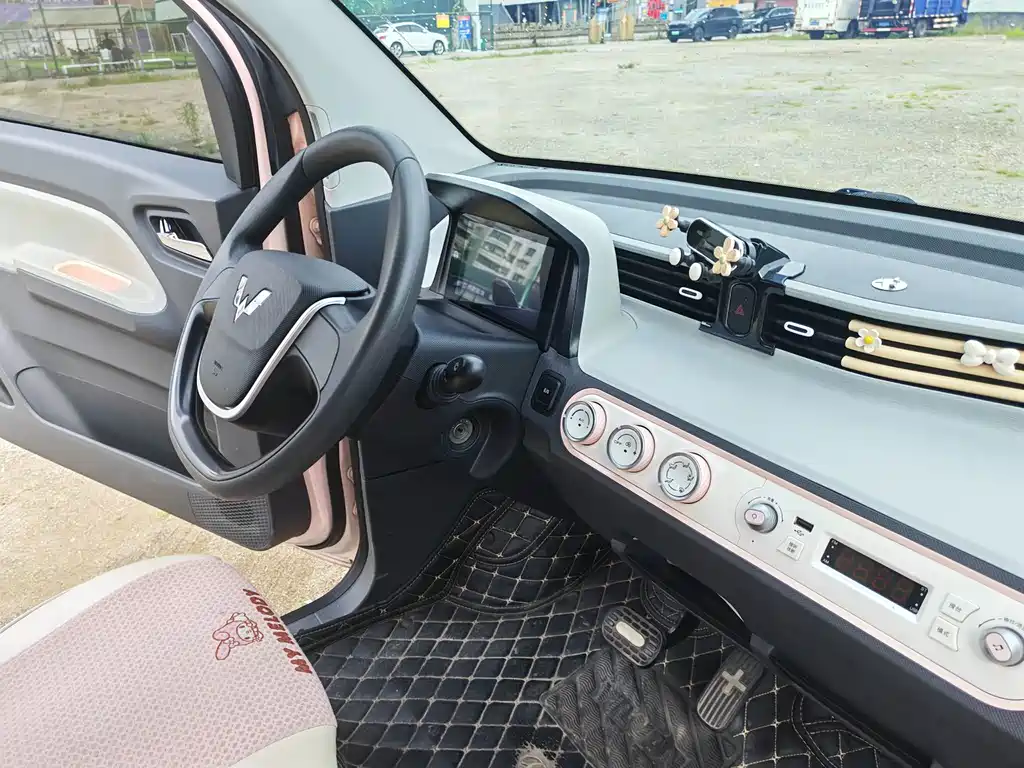 Wuling MINIEV — миниатюра 8