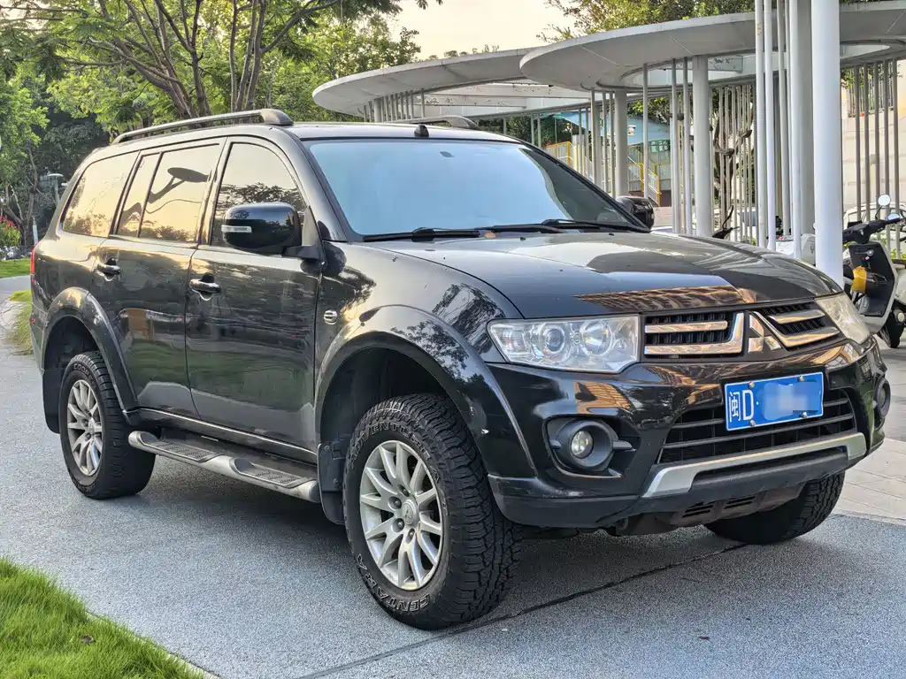 Mitsubishi Pajero Sport — миниатюра 3
