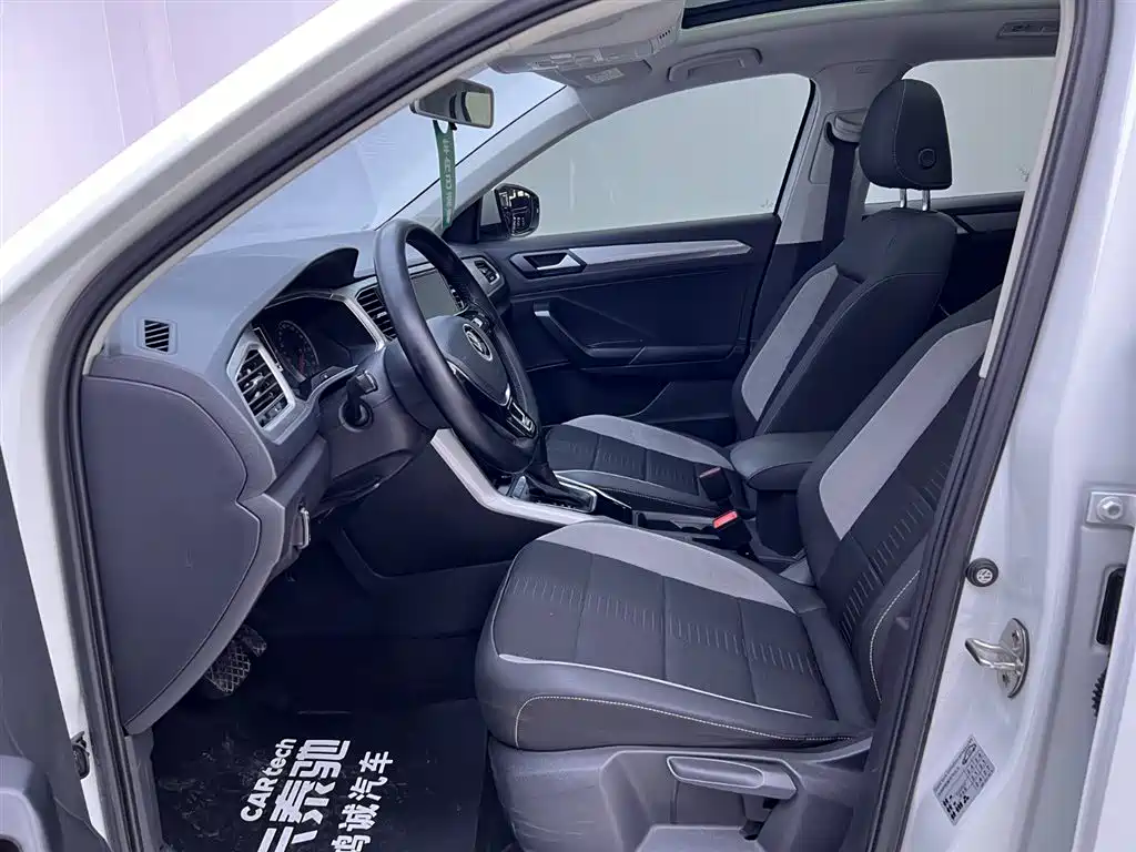 VOLKSWAGEN T ROC EXPLORING SONGS