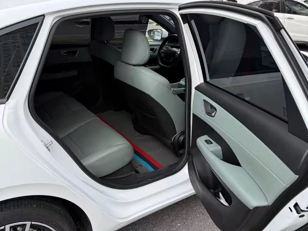 Roewe D6 — миниатюра 12