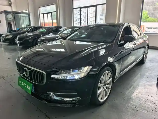 2017 Volvo S90