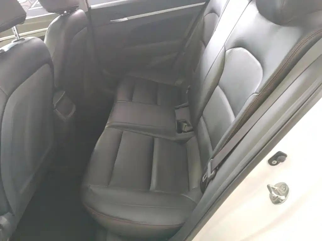 Hyundai Elantra — миниатюра 17