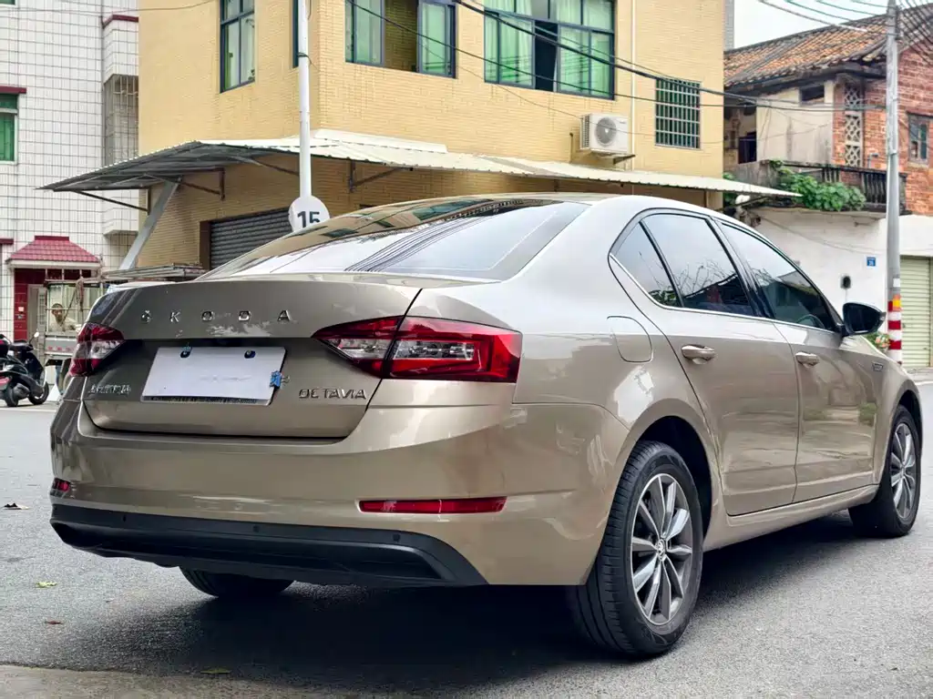 Skoda Octavia - фото 7