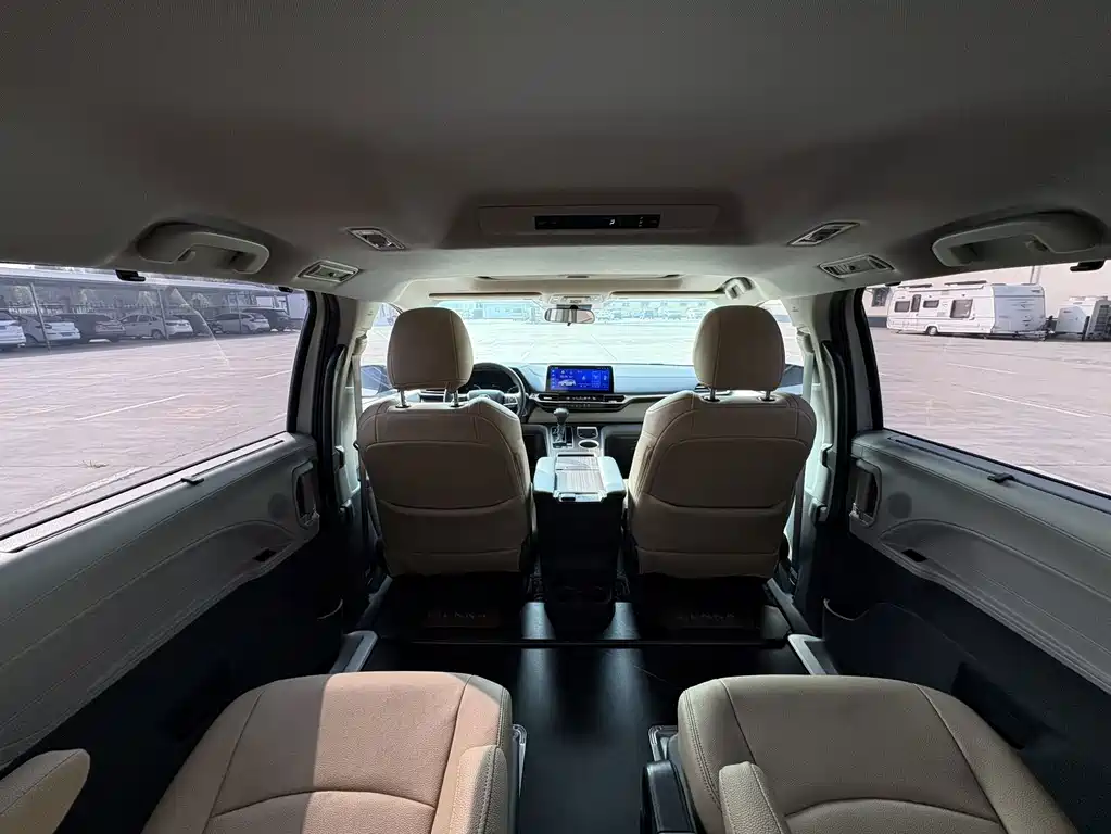 Toyota Sienna — миниатюра 11