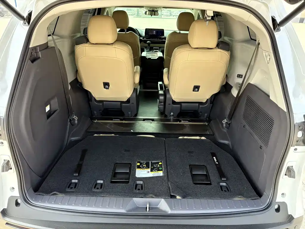 Toyota Sienna — миниатюра 14
