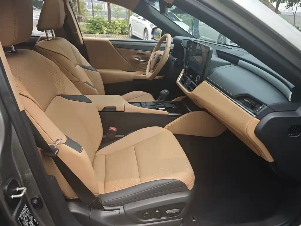 Lexus ES — миниатюра 15