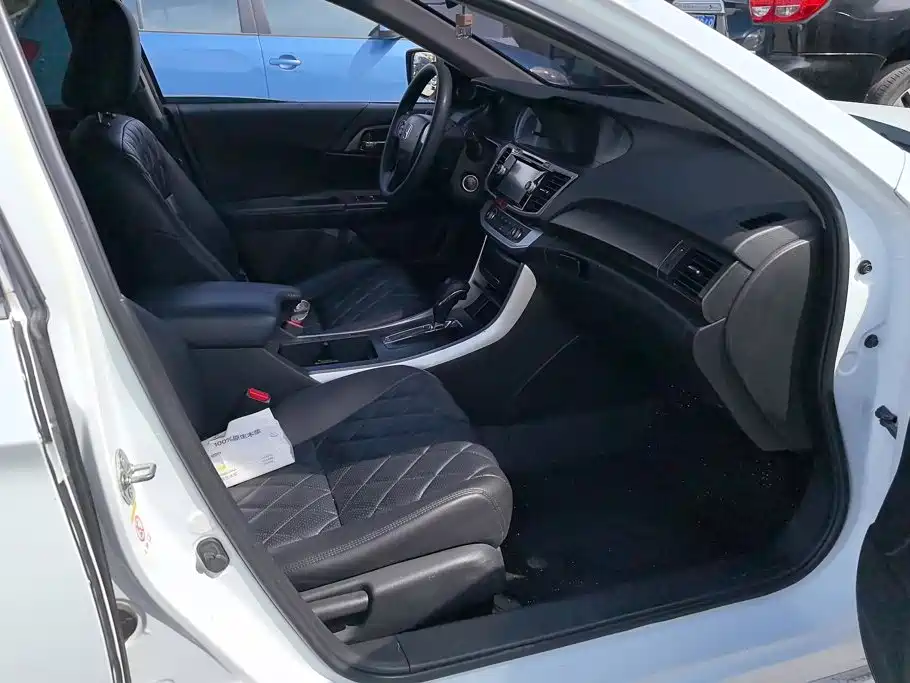 Honda Accord — миниатюра 8