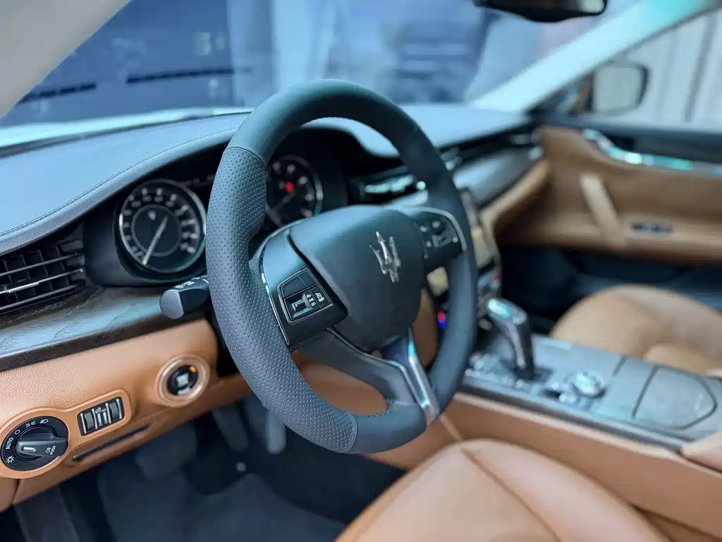 Maserati Quattroporte — миниатюра 12